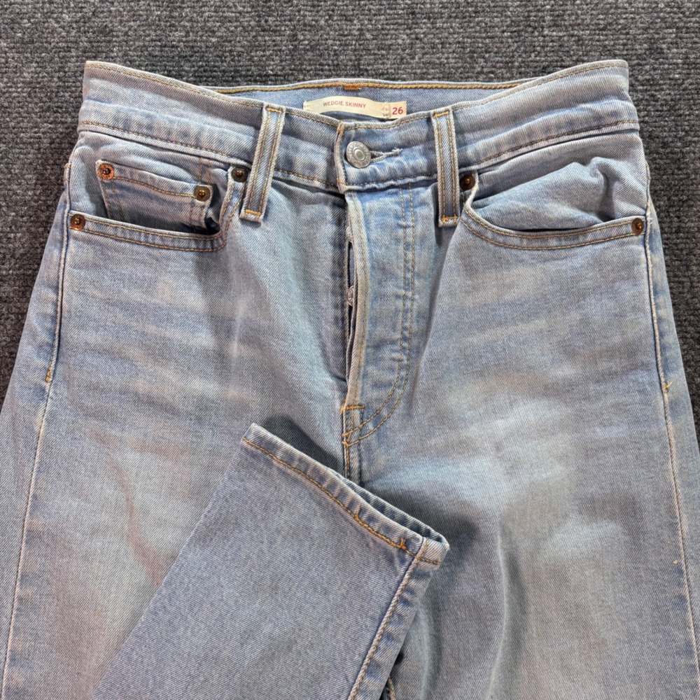 Levi's Wedgie Skinny Jeans Womens 26 Light Wash Distressed Ripped Knees